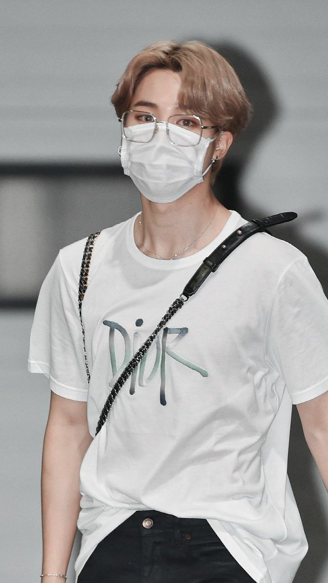 jimin's airport fashion -a fancy thread