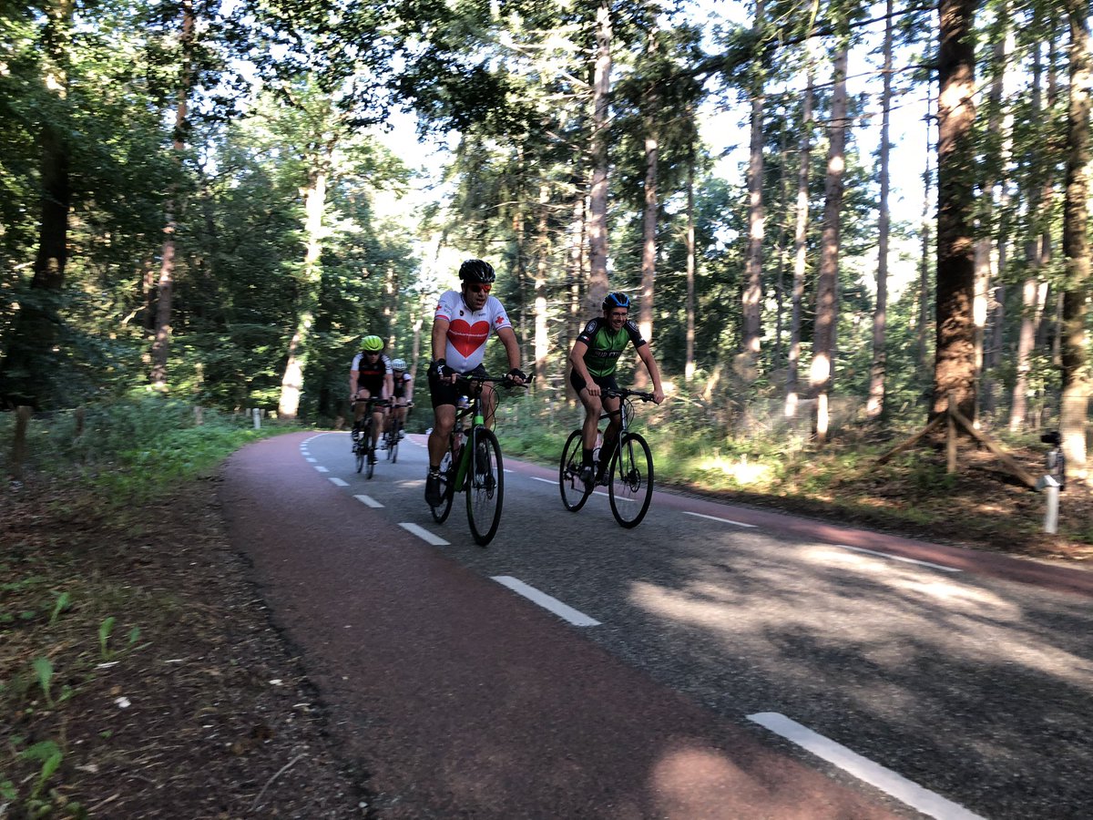 Op ‘t Peeske was het eerste Strava segment en probeerden heel wat deelnemers een snelle tijd neer te zetten. #Wielerdagvoorbedrijven