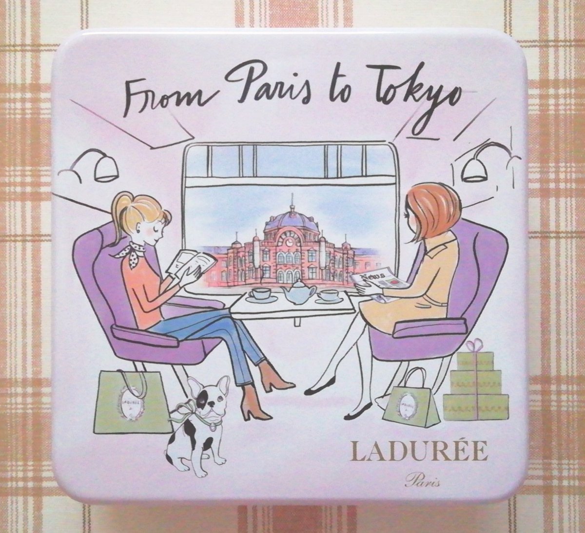 wintergarden113's tweet photo. 愛するラデュレでティータイム♡
グランスタ限定のクッキー缶✨🍪✨
東京駅の絵が可愛くて(#^.^#)♡
お部屋では…
優しい中山美穂ちゃんの歌声が心地いい…
とっても安らぎます✨
美穂ちゃんのアルバム『Mid Blue』で
ラデュレな“AFTERNOON”…♬
#中山美穂 #MidBlue #AFTERNOON #LADUREE https://t.co/7OZsyQkiM5