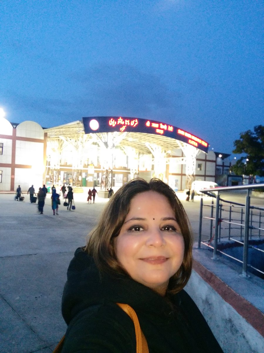 pklearn's tweet photo. My last 3 #work #faith #family travels ths year!
Jan-My home💕my city #Mumbai
Feb- quick work trip jus enuf 2 meet Pa in #Dilii #Lucknow
Mar - #VaishnoDevi 14th Mar...1 wk befre lockdown😯
How much I miss travel✈️🚖
#NotKnowing #whatwasGoingtoHitus
#PARceptions
#CraveforTravel https://t.co/4EmjZIfssW