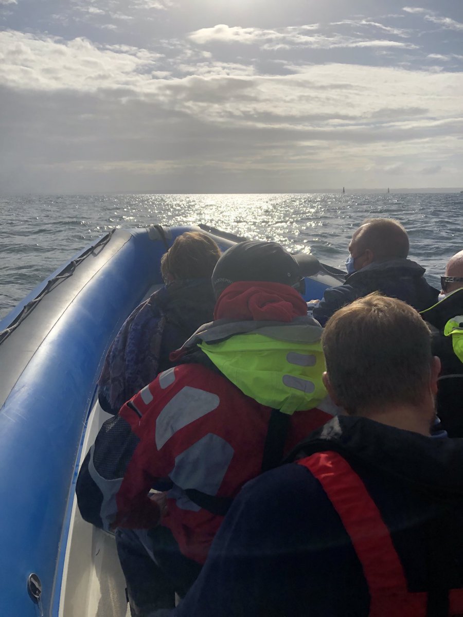 N_Ingueneau's tweet photo. Clients, Salariés, Administrateurs : tous ensemble derrière nos skippers @TeamBretagneCMB #solitairefigaro #2étape #ambassadeursvoilearkea @WeAreArkea https://t.co/fcb7sK57d4