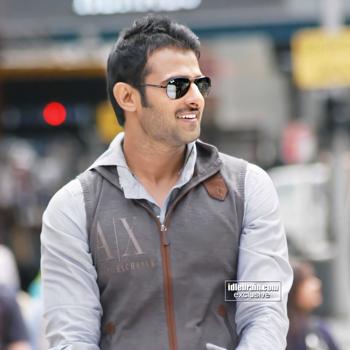 TrendsPrabhas's tweet photo. He is a sensation for his attitude and Fights on-screen
But he's exact reverse Off-screen with being Simple and Down to earth. 

That is his quality and Greatness 
#41DaysToREBELSTARBday https://t.co/Lla37vFWYd