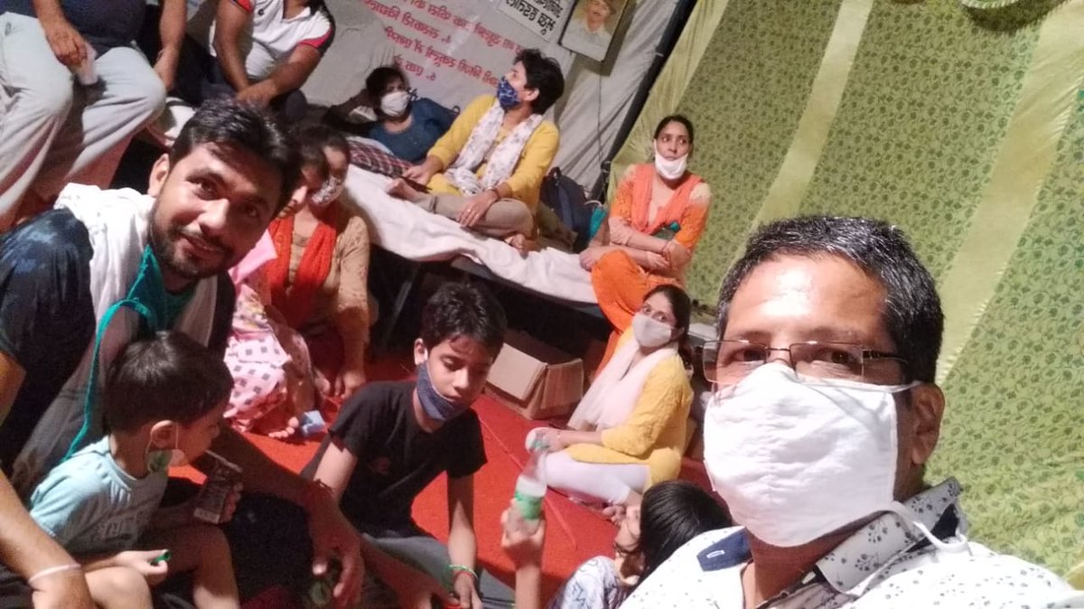 gpagzb's tweet photo. सोती सत्ता सोता शासन घनघोर अन्याय का साया है महिलाये पिछले पाँच दिन से भूख हड़ताल पर है और सुनने वाला कोई नही शर्म करो @narendramodi @myogiadityanath @CMOfficeUP @drdineshbjp @dm_ghaziabad @news24tvchannel @yadavakhilesh @priyankagandhi @dollysharmaINC @Swamy39 @ZeeNews @PTI_News https://t.co/e9kXdkWWG7