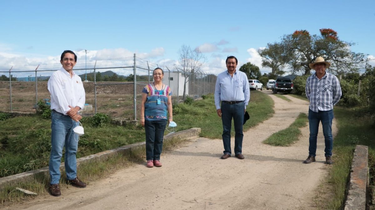 SemahnChiapas's tweet photo. La titular de la SEMAHN realizó una visita de trabajo con los presidentes municipales de La Independencia, Las Margaritas y el director del Instituto Estatal de Agua #INESA, con la finalidad de revisar el tema de Residuos Sólidos en dichos municipios. #SEMAHN https://t.co/mIU47mTpwD