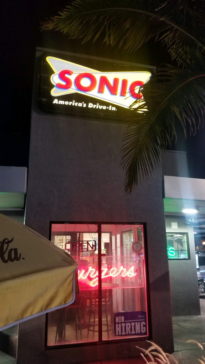 MrRon9's tweet photo. This heat has our eating schedule messed up... but my #InnerFatMan ain't complaining! (at @SONICDriveIn in Anaheim, CA) https://t.co/hmteryGcxR https://t.co/qhvjIkIn99