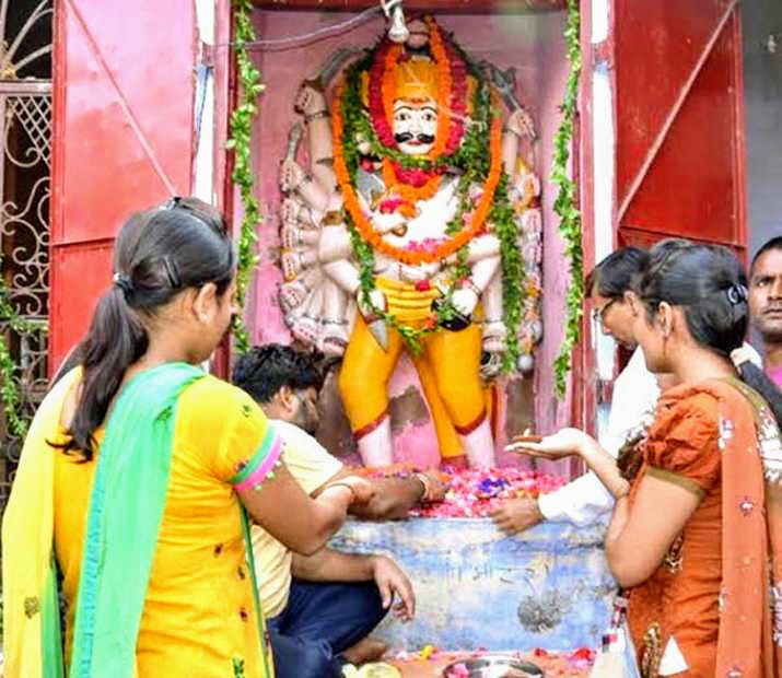 believed to be 125-plus years old in Shivala locality of Kanpur, where the devout open the portals of the shrine once annually on Dussehra & chants of “Ravan Baba Namah” reverberaes inside temple2. Ravana Mandir, Bisrakh, Greater Noida, UP:Bisrakh is the birthplace...3/6