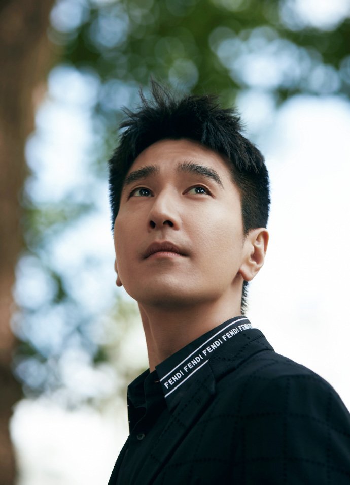 dramapotatoe's tweet photo. #MarkChao's studio shares new snaps of the actor

#zhaoyouting https://t.co/dreolfN32Q