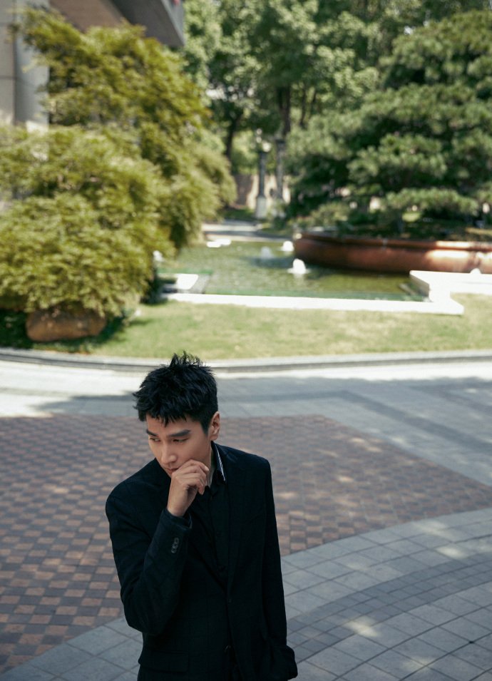 dramapotatoe's tweet photo. #MarkChao's studio shares new snaps of the actor

#zhaoyouting https://t.co/dreolfN32Q