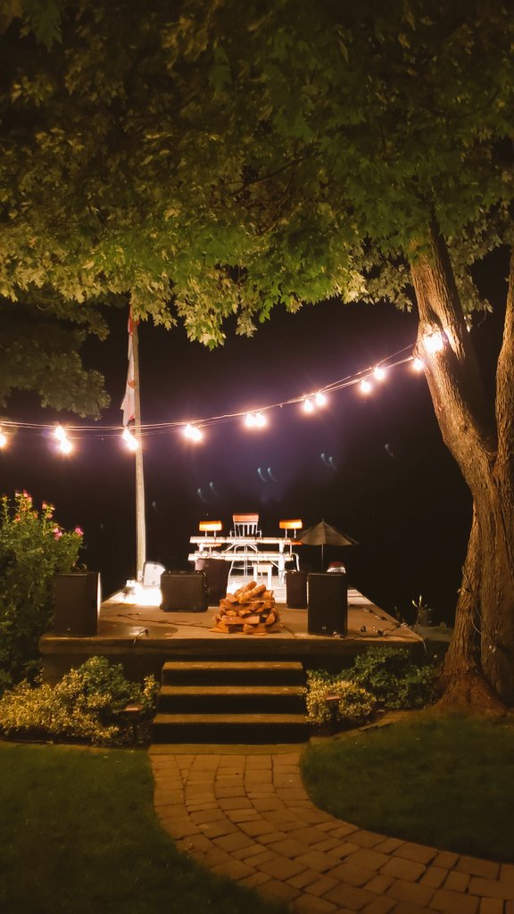 TourBusEnt's tweet photo. Thats a wrap. What a night!
#BackYardin with @thereklaws in #Hawkestone https://t.co/h89Xhpmozz