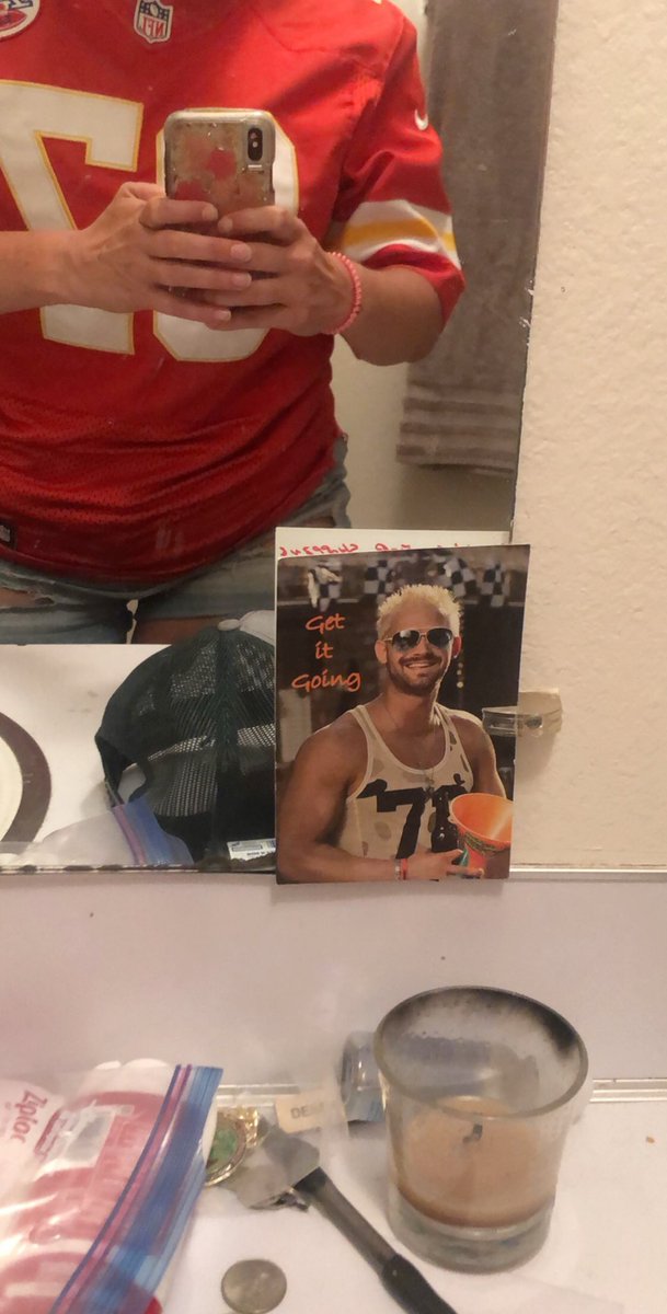 racheljayn's tweet photo. @DADDYRyanR still in @derek_kelsey bathroom https://t.co/7PD1Lj2DpD