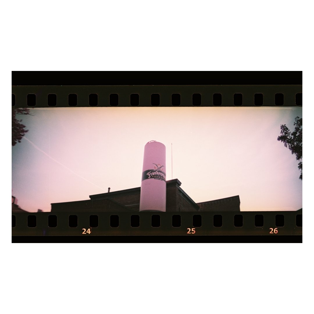 _uvaldo's tweet photo. @OldSchoolLab @lomography 
The Muth
#sprocketrocket #sprocketscan #lomochromepurple #35mmfilm https://t.co/TP42TgKcsk