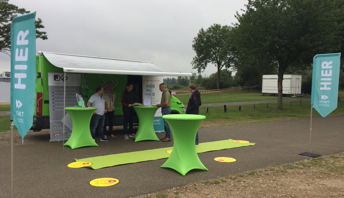 BESPAAR 450 EURO door NU een glasvezelabonnement te nemen. Kom naar de promobus op maandag 7 sept. van 18.30 - 20.30 uur. De felgroene glasvezel-promobus staat in #Velp bij de ker aan de Tolstraat. Geheel vrijblijvend en coronaproof.