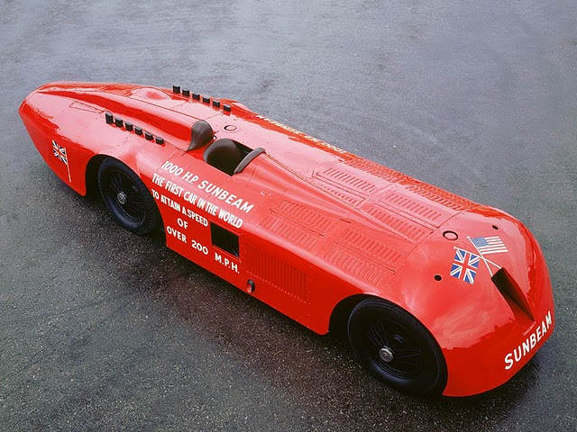 QuirkyRides's tweet photo. This is the 1000bhp #Sunbeam Mystery from 1926 nicknamed "The #Slug" It's powered by 2x22.4 ltr #aircraft engines fore &amp; aft of the driver &amp; is the 1st wheeled #vehicle to reach 200mph Now at @Beaulieu_Hants
#1920s https://t.co/S2sWJCmX4Z