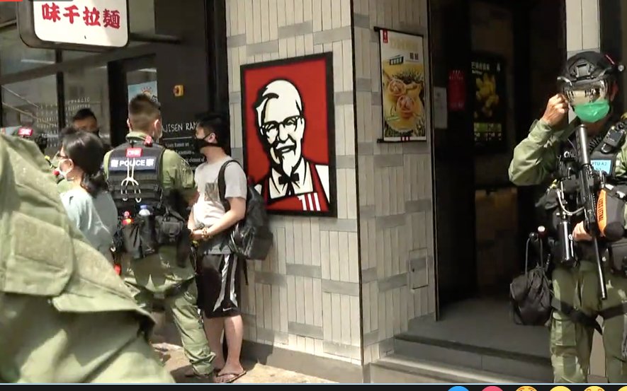 Even a man in flip flops is under stop&search outside a KFC branch in Yau Ma Tei via  @StandNewsHK live. Police checked the reporter's badge as well when she was filming.