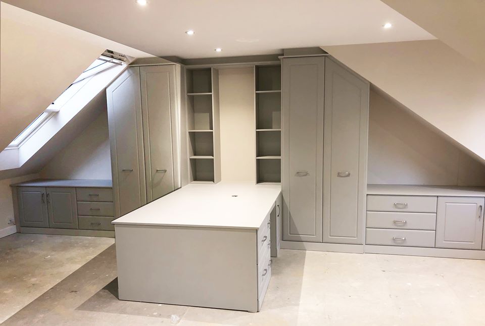 MFBsocial's tweet photo. Did you know we also hand craft bespoke home studies and offices? Our designer Julie created this loft conversion workspace for a busy couple in Merseyside. Every element designed to cater for specific filing and storage needs.
#fittedfurniture #homeofficeinspo #realcustomerhomes https://t.co/pqVGNOdtTM