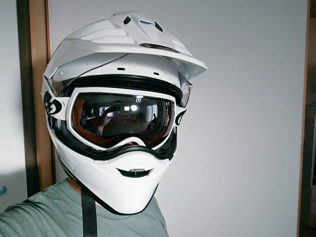 オフも走るのでヘルメットを新調。 #shoei Hornet ADV にスノボーで