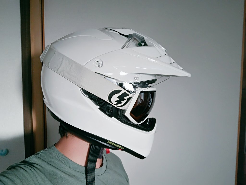 オフも走るのでヘルメットを新調。 #shoei Hornet ADV にスノボーで