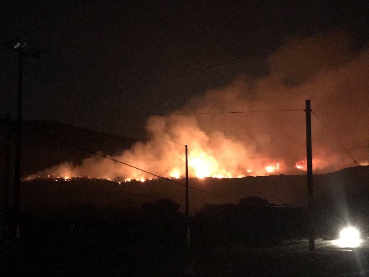 MayorOfAlpineCa's tweet photo. #ValleyFire   5mins ago. Burning west. Near Old Japatul Rd. And Japatul Rd.  South of Japatul Rd. Wind is blowing everything West. https://t.co/Pp1RVt4TXz