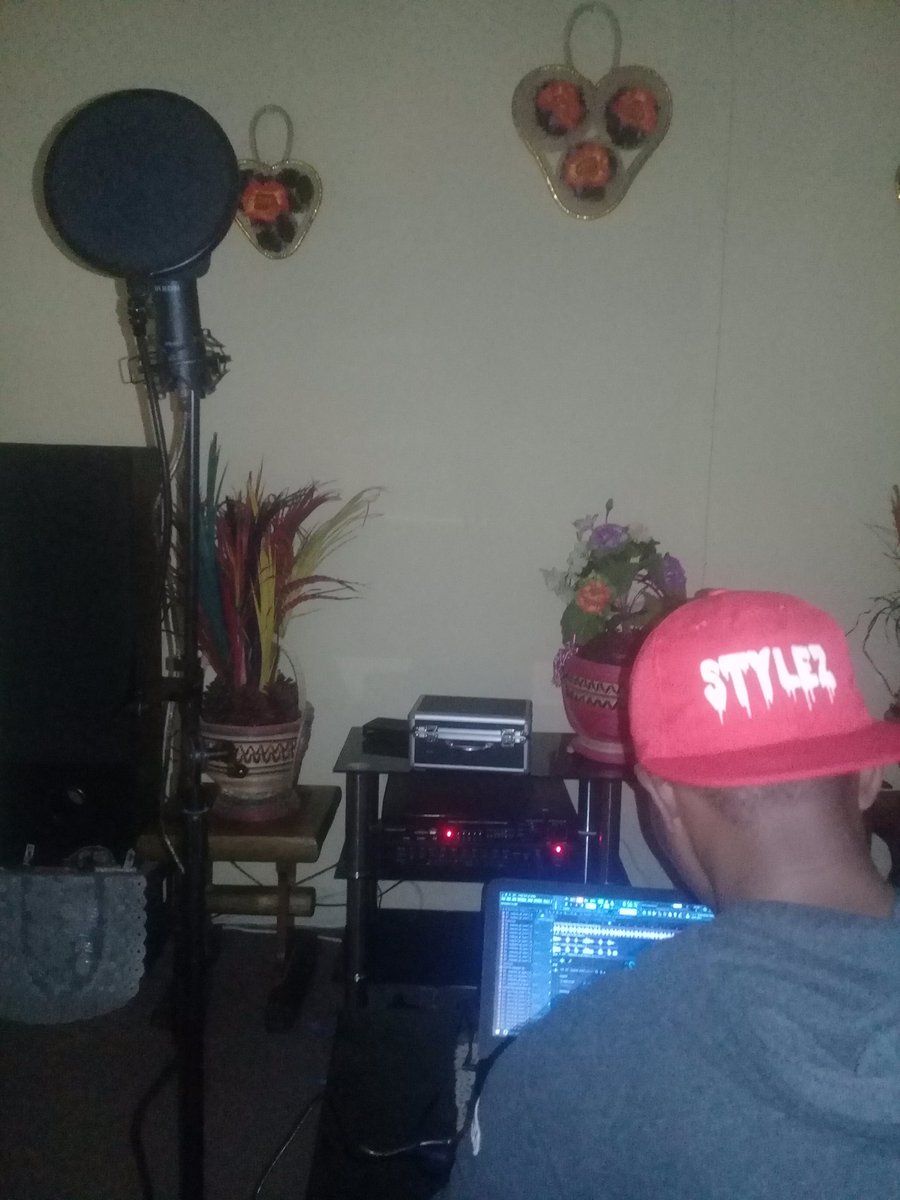 LukwayStylez's tweet photo. Our first Mixtape on the way🔥💯QTF stay tuned https://t.co/JOnZXpDAlF
