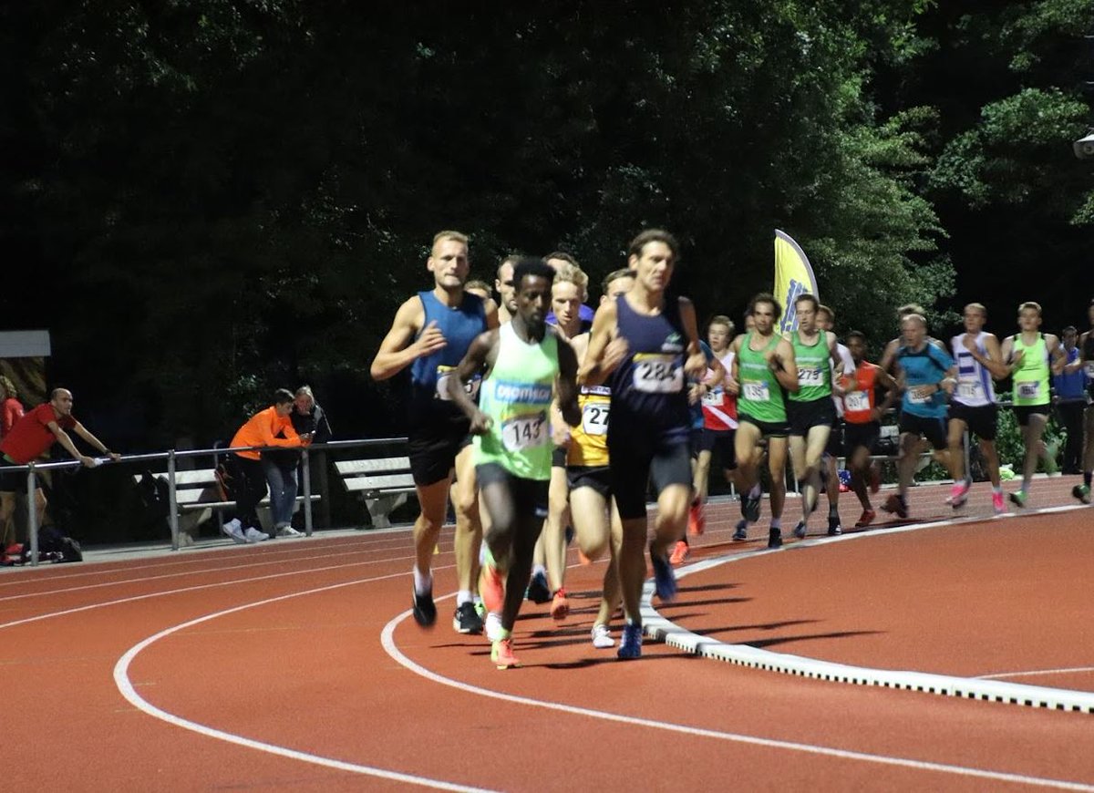 Mooie tijden bij de ,,opening" van de baanseizoen bij de Golden Lion te Leeuwarden (4-9). Snelste LA1-er op de 5 km was Arjan Marchand in 15;23;51. De tijden van de andere 9 LA1-ers staan op sites.google.com/site/lagroepga…