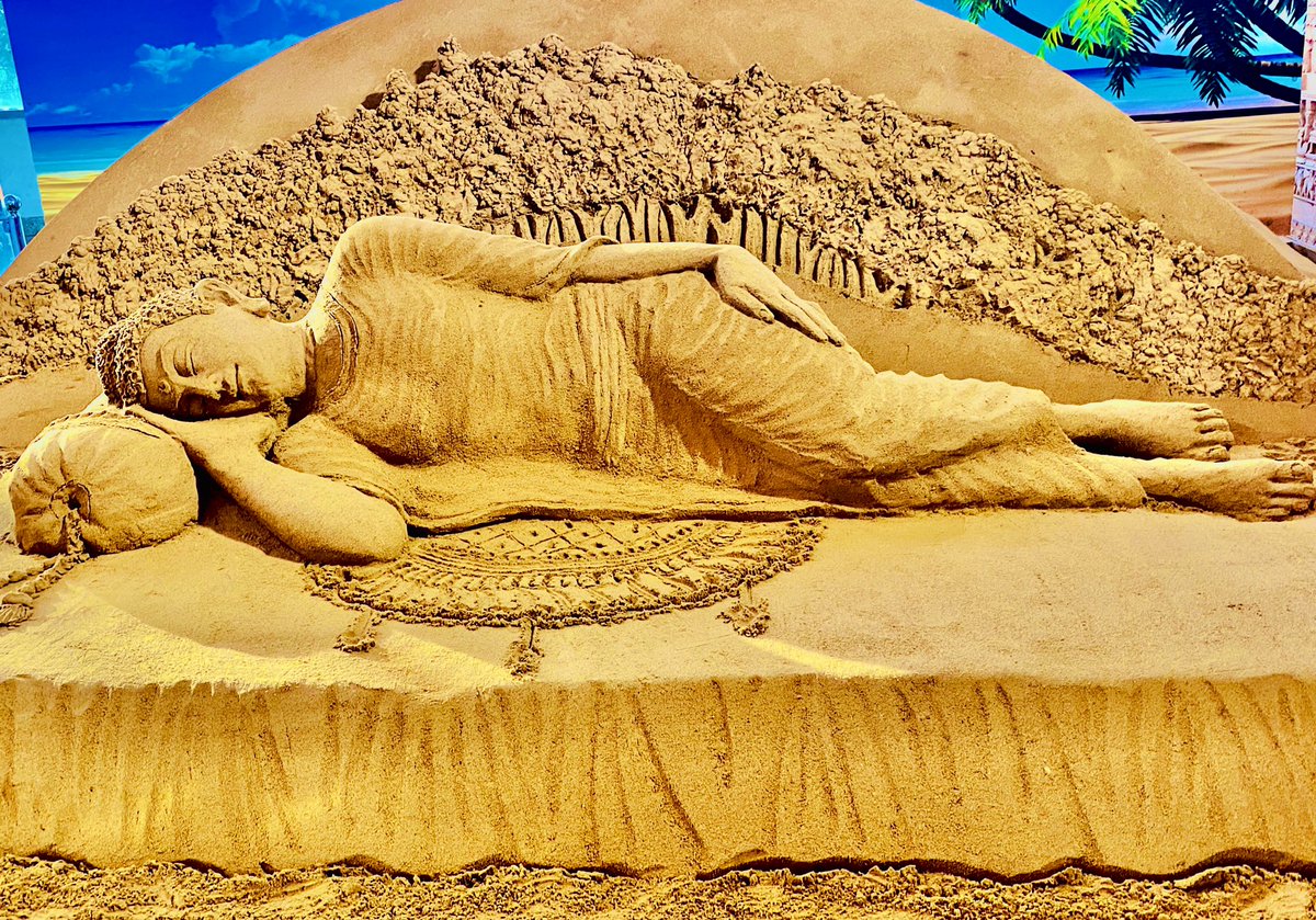 sudarsansand's tweet photo. Buddham Saranam Gacchami......🙏
My SandArt at Bhubaneswar airport. https://t.co/tDgPyIr8wz