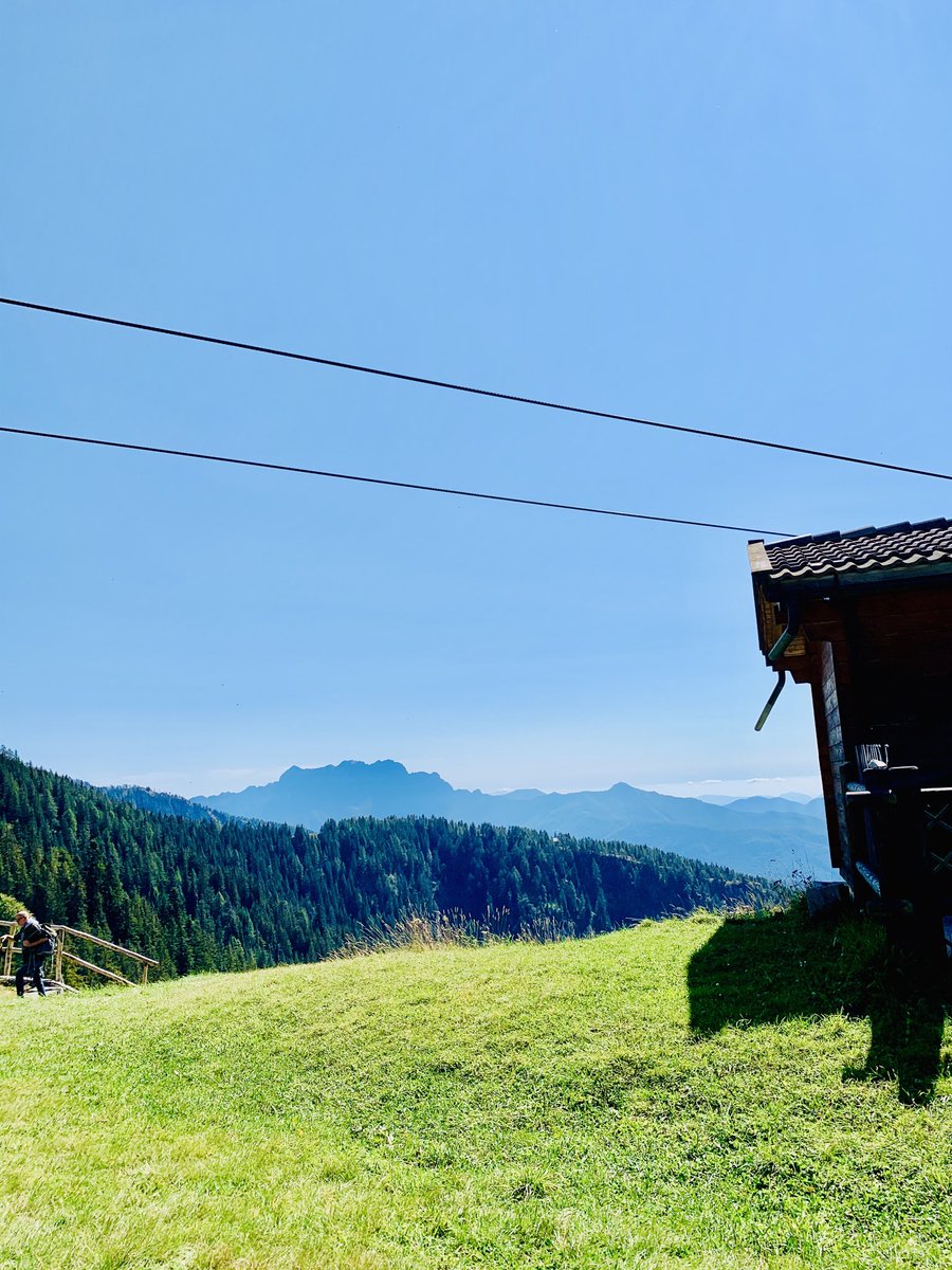 LDRaimondo's tweet photo. #SecondLife 🦋
📌 #2anni e 9 mesi di #Vita
La #malattia ti stoppa, ti ferma, e ti ammonisce pesantemente.
Per questo quando hai scalato la #montagna non puoi che #goderti la vista.
#SecondLife 🦋 https://t.co/jz1oo7q2Cc