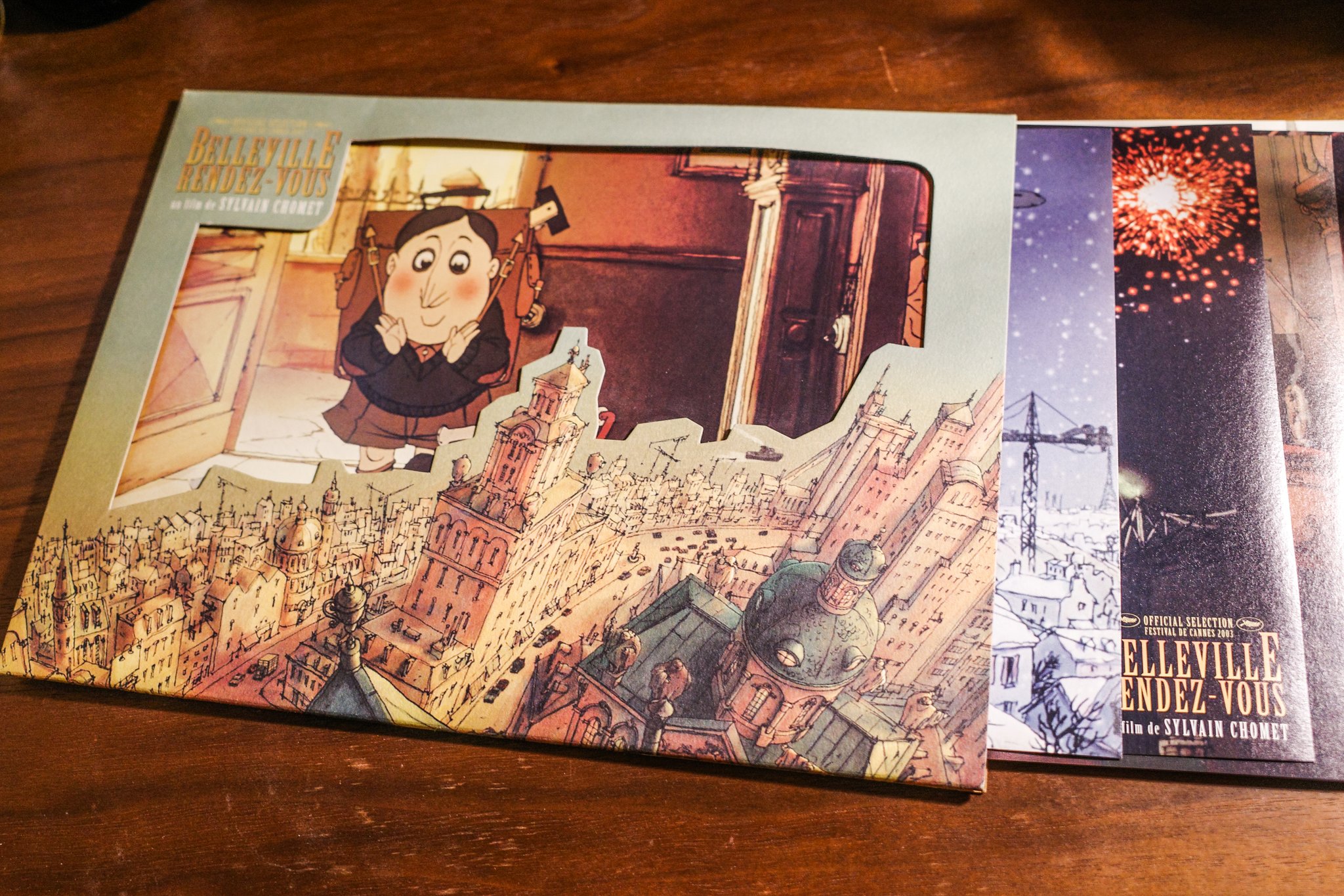 木喬 ハシ 23冊目 映画 ベルヴィル ランデブー のパンフレット シルヴァン ショメ監督のフランスアニメ映画 パンフレットが紙芝居になっていてお洒落 強くて可愛いおばあちゃんが自転車乗りの孫のために都会で奮闘する話 音楽がとにかく素晴らしい