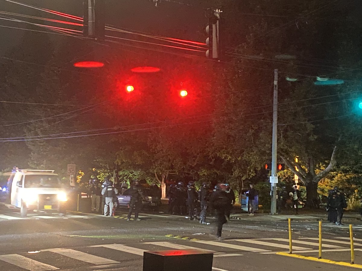 JenDowlingNews's tweet photo. Police are still lined up at SE 117th Ave & Stark #koin6news #PDX #PNW #PortlandProtest #protest #100daysofprotest #Oregon #rosecity https://t.co/if002gLNGH
