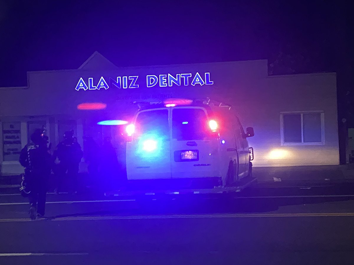 JenDowlingNews's tweet photo. Police are still lined up at SE 117th Ave & Stark #koin6news #PDX #PNW #PortlandProtest #protest #100daysofprotest #Oregon #rosecity https://t.co/if002gLNGH