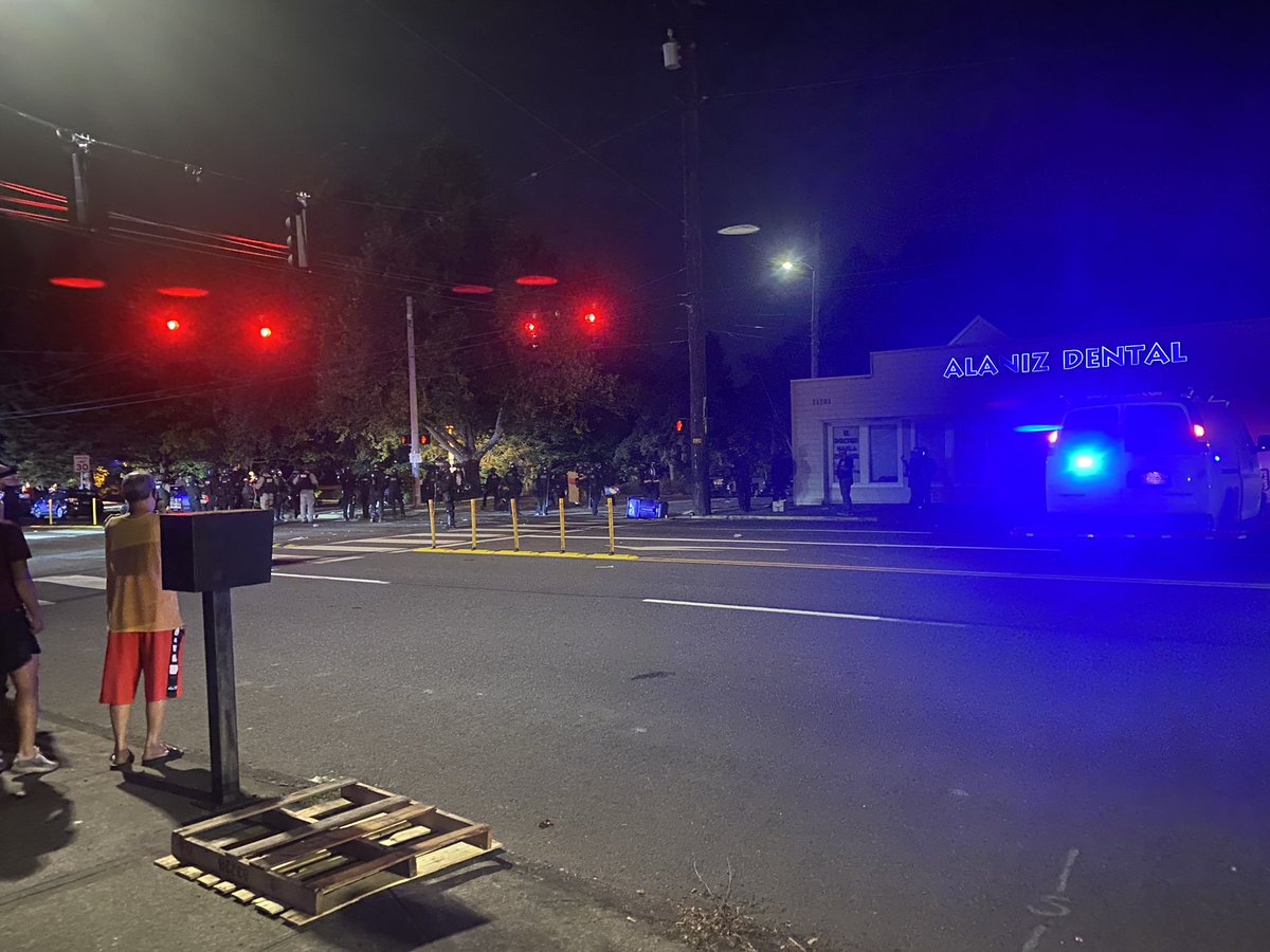 JenDowlingNews's tweet photo. Police are still lined up at SE 117th Ave & Stark #koin6news #PDX #PNW #PortlandProtest #protest #100daysofprotest #Oregon #rosecity https://t.co/if002gLNGH