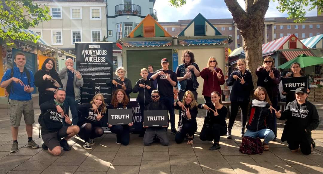 We're back at it💞
#av #cubeoftruth #veganfamily
#veganactivist #veganfortheanimals