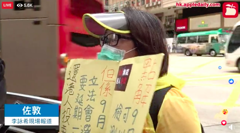 A 62yo woman who is standing alone on Nathan Rd with a hand-written placard told  @appledaily_hk "I have lost my last vote. What more is left for me to fear? Hong Kong people, including the police, have lost everything. What more should we fear?"