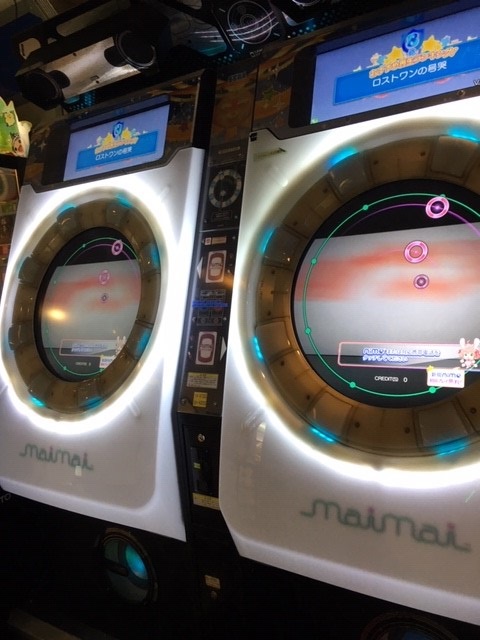 game_capsule's tweet photo. 期間限定で実施してました『オフラインでごめんなさいイベント』
maaimaiFinaleとDanceDanceEvolutionのタイムレンタルですが、ご好評につき期間延長することになりました。
1時間300円からご利用できますので是非ご利用下さい！
#カプセル永山　#maimaiFinale　#DanceDanceEvolution https://t.co/HT6I9QXvzX