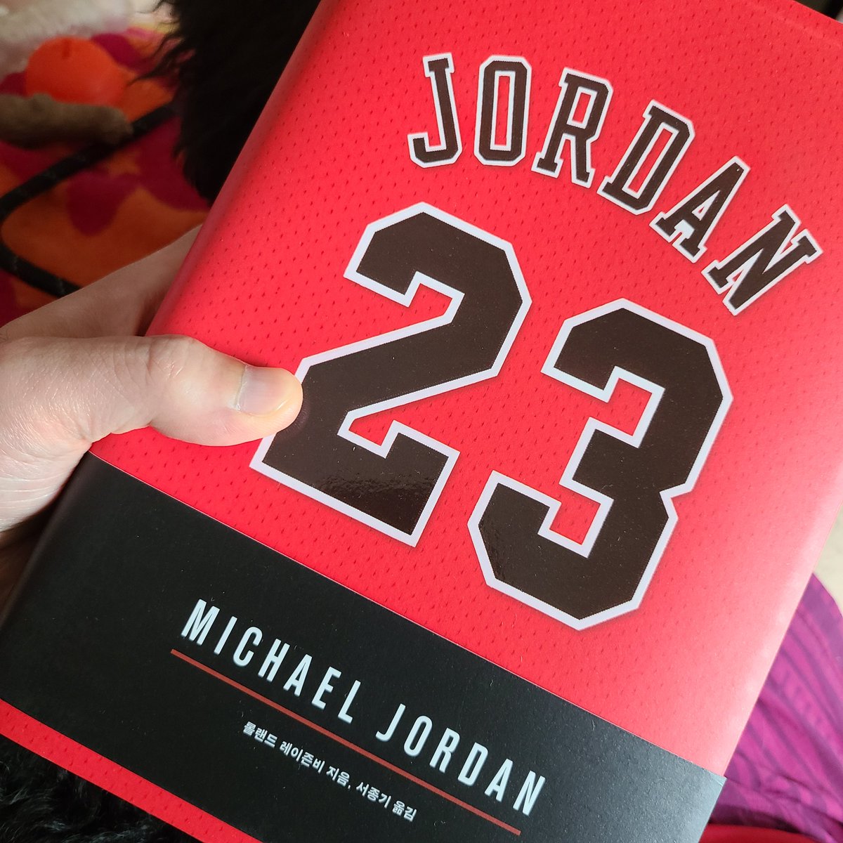 100dj2's tweet photo. 👍🏻👍🏼👍🏽👍🏾👍🏿
@lazenby #MichaelJordan #jordan #23 https://t.co/RuLkvqX5bJ