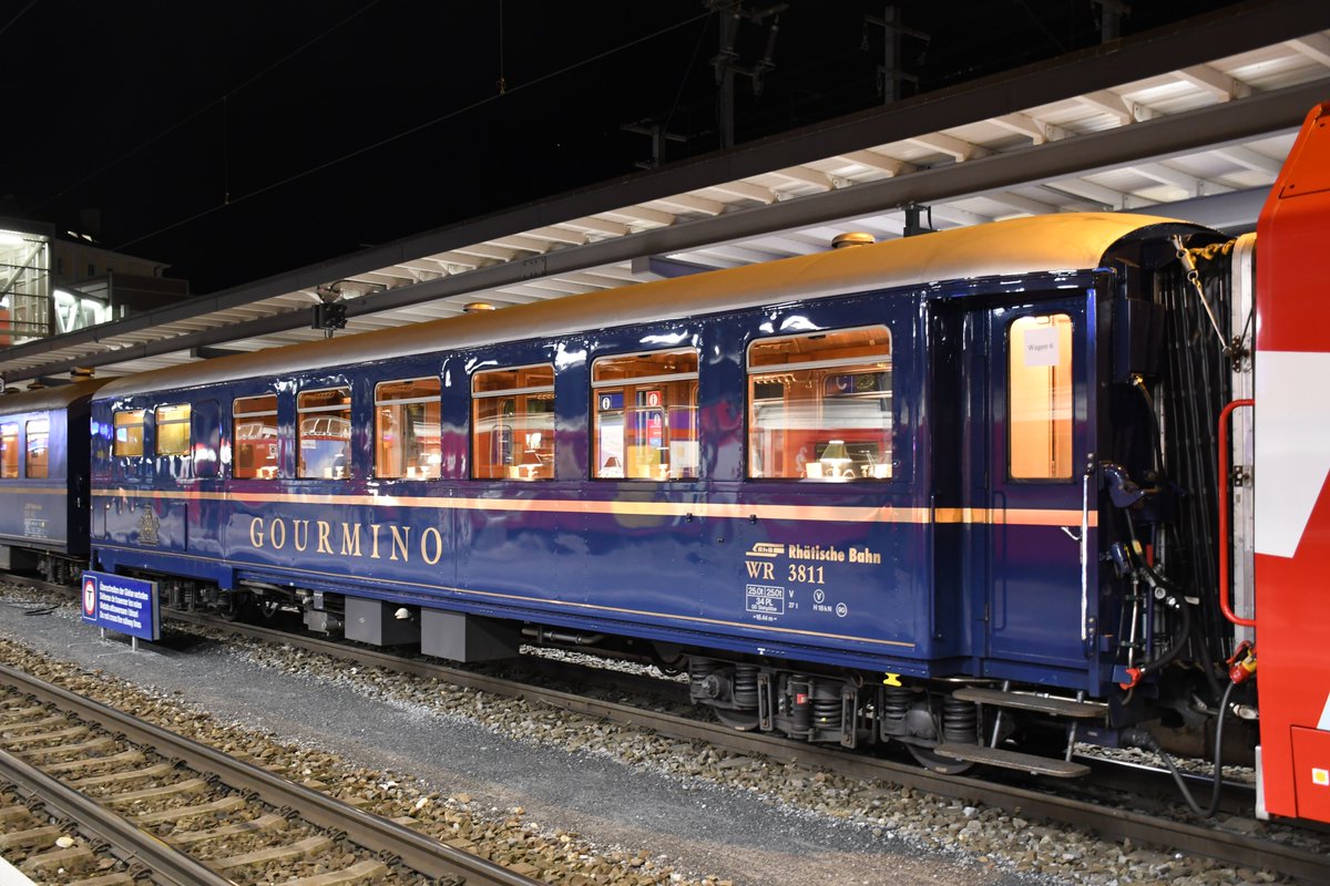 RhB×KATO⑧】 数ある魅力的な車両の中でも、ブルーの車体が一際目を