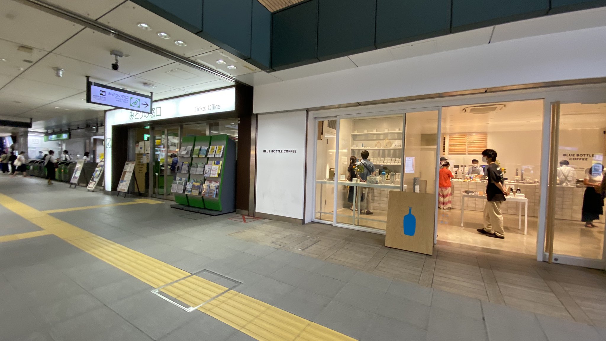 Nobi Hayashi 林信行 恵比寿駅にblue Bottleできたの知らなかった コロナという大きな価値転換あったけど この先 これまでのスタバをなぞるような店舗拡充拡大による成長を目指すのかな T Co 3y8lqzjjjj Twitter