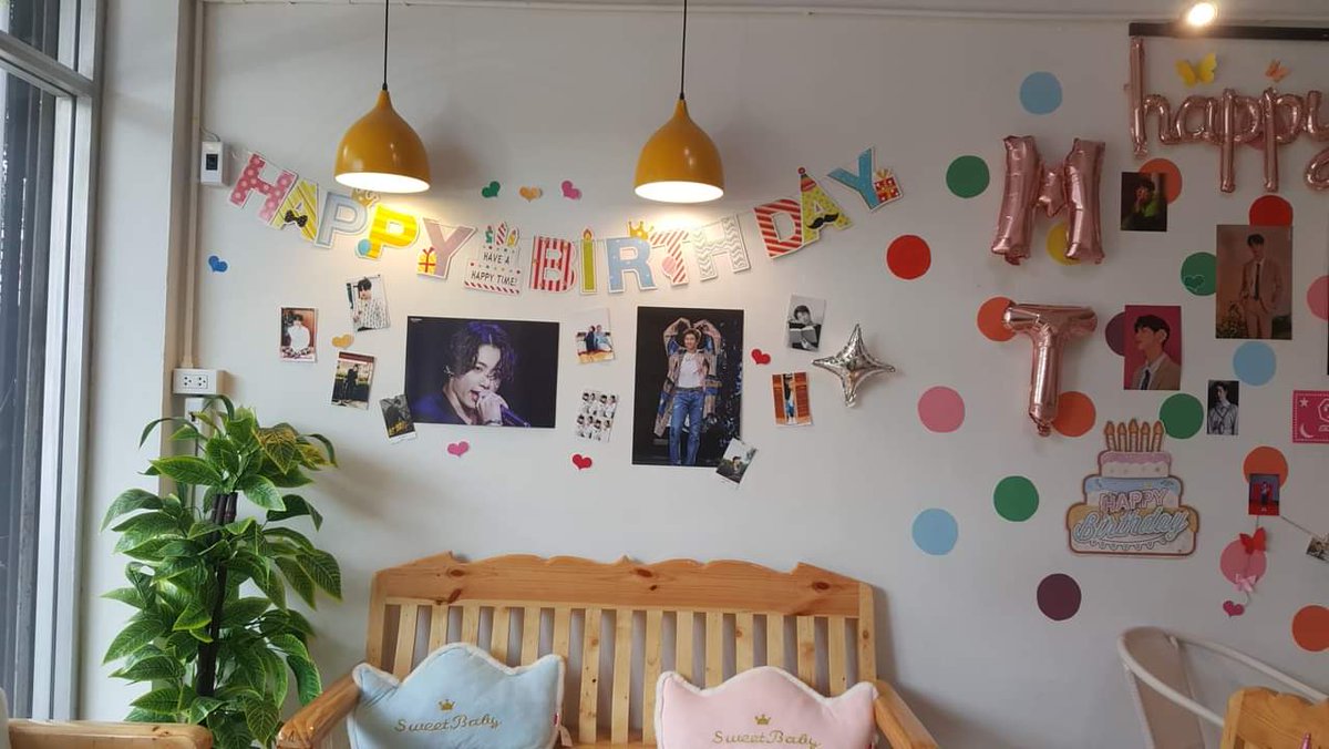 DongpyoMyson's tweet photo. ร้านน่ารักมากกกกก เครื่องดื่มอร่อย ราคาไม่แพง คือปลื้มมากกกก >< คราวหน้าคงเลือกจัดเฟ่ที่ร้านนี้แหละ จองแล้วนะ💕
🏠 ที่ตั้งร้าน MAGIC CAFE 🧚♀️
📍ร้านอยู่ถนนเจริญประเทศ แถวหน้าโรงเรียนพระหฤทัยเชียงใหม่ ตรงข้ามเยื้องร้านข้าวมันไก่อ้วนโอชา 2 ค่ะ😊
@MagicCafeCNX
#MagicProject4U https://t.co/qH7SGNUKBA
