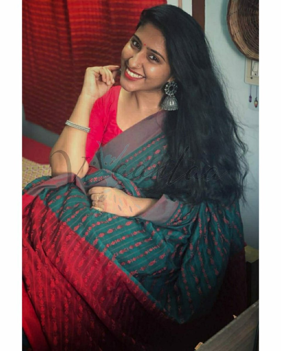 Our pretty client flaunting in our handloom fish motiff khadi cotton saree. #VocalForLocal #Vocal4Handloom #indianweaves #fishmotiff #khadicottonsaree #SareeTwitter #handloom #textilesofindia #cottonsaree #styling #MadeInIndia
