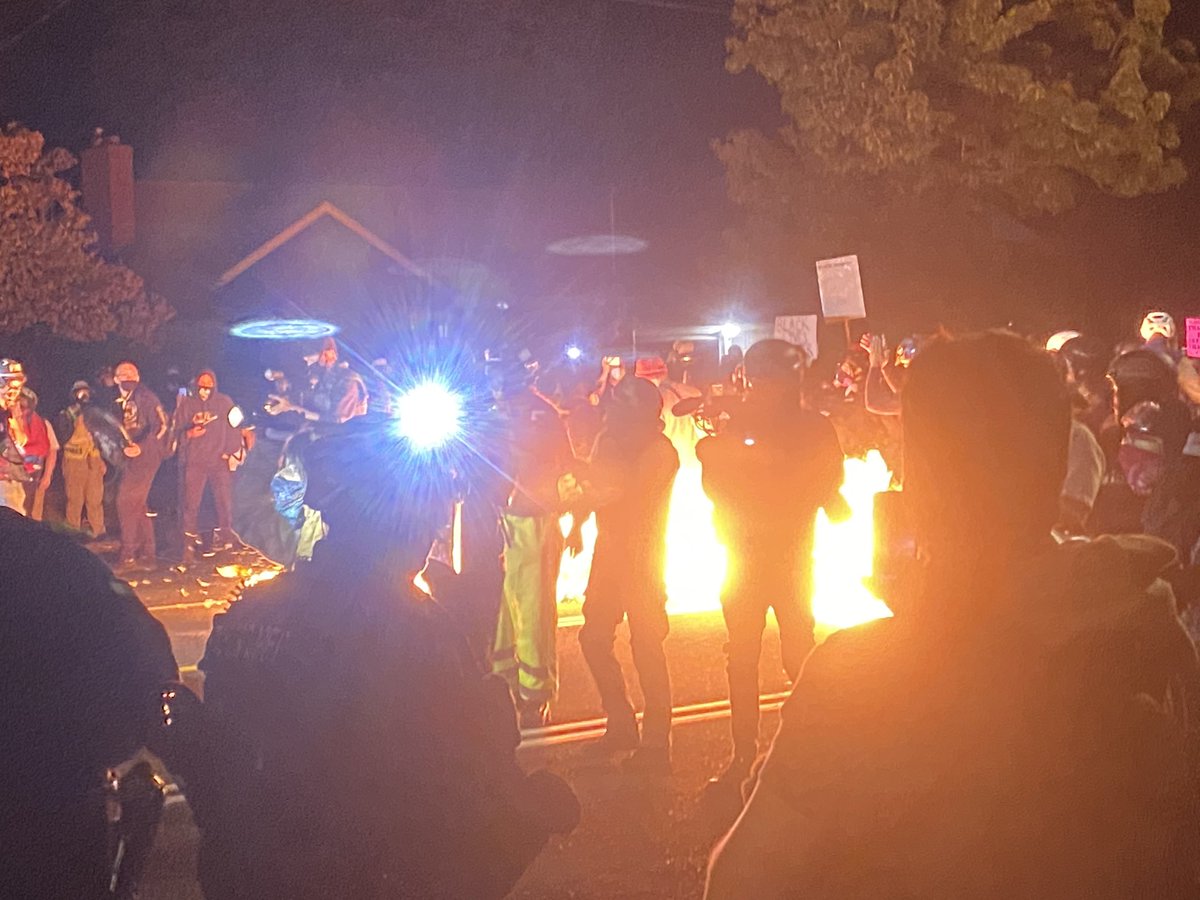 JenDowlingNews's tweet photo. The flames from what’s been described as a Molotov Cocktail glowing on SE Stark. #koin6news #PDX #PNW #Oregon #pdxprotest #PortlandProtests #protest #100daysofprotest https://t.co/gWi71GWRuW