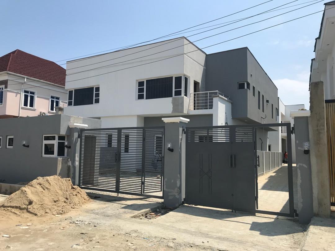 emptycribs's tweet photo. 2 units of tastefully finished semi detached 4 bedroom duplexes + BQs in Agungi, Lekki

Visit https://t.co/vtwDlMH5Px for more and also list your properties for FREE

#Homes #SundayThoughts #RealEstate #LuxuryHomes #BBNaija #EstateAgent #ForSale #Houses #Property #StaySafe https://t.co/iN0DcRBy4H
