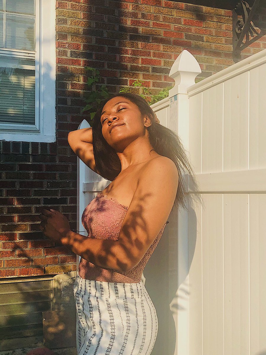 smiley_emmiley's tweet photo. Not me acting a mess when the sun pops out 😅 https://t.co/J5fRNIiwoh
