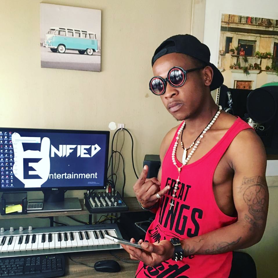 Tumie_Dee1's tweet photo. The Man Behind π€nified Entertainment Sound Engeneering
Dj PepzDeeeπ€
#UnifiedEnter
#Mthokozisidube
#Djndonie
#Ramagalela
#DJSBU
#Bttc2020
#DSTV403
#djtira
#masterkg https://t.co/kAVYDIEp5F