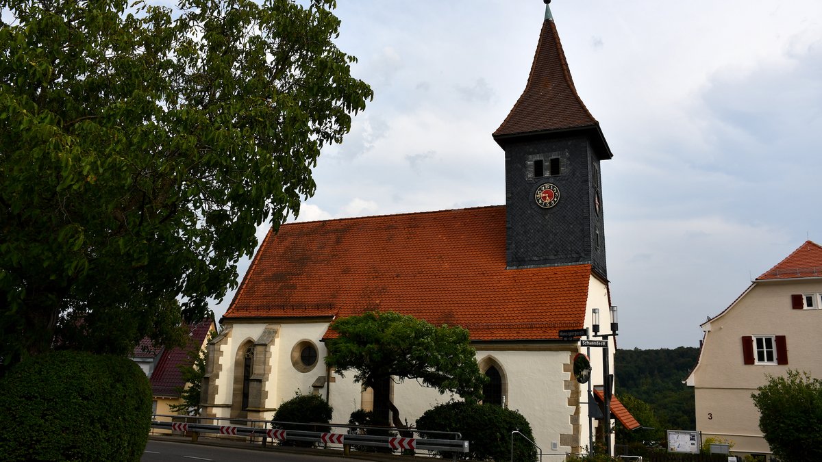 stuggitv's tweet photo. Sillenbuch-Woche Teil III: Die Alte Kirche in Heumaden hat eine traurige Geschichte hinter sich. 1666 wurde der Turm vom Blitz getroffen. Die damals eingebaute Glocke im Inneren ist die einzige, die beide Weltkriege überlebt hat.
#Sillenbuch #AlteKirche #Heumaden https://t.co/oTWOBGWcee