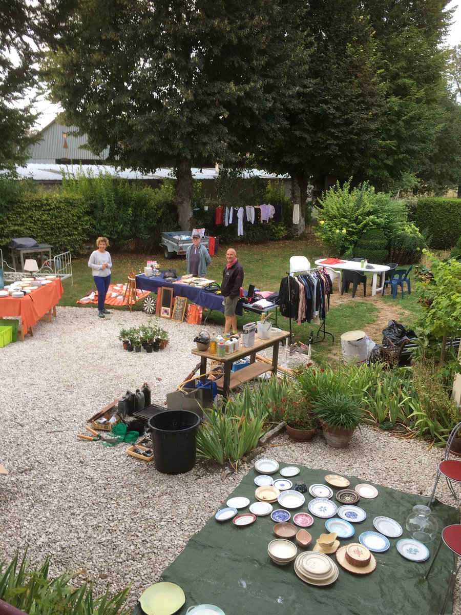 G27Marco's tweet photo. Quand les copains font un grand vide maison et nous offre un espace de vente !! Viendez! Dierrey st Pierre (10190) 7 grande rue !! #videgrenier #videmaison Jusqu’à 13:00!! #aube https://t.co/GtgjnmivA3