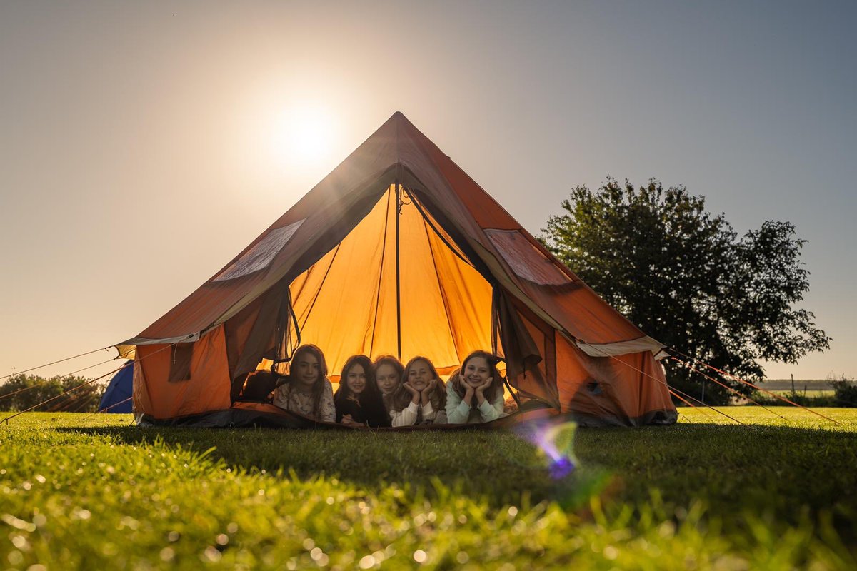 Morning campers! One little girl enjoyed making s’mores, swinging in the hammocks and games in the field with her friends to celebrate her 11th birthday. Happy birthday Ellie 🥳 #outsidevents #camping #teepee #OutdoorParty