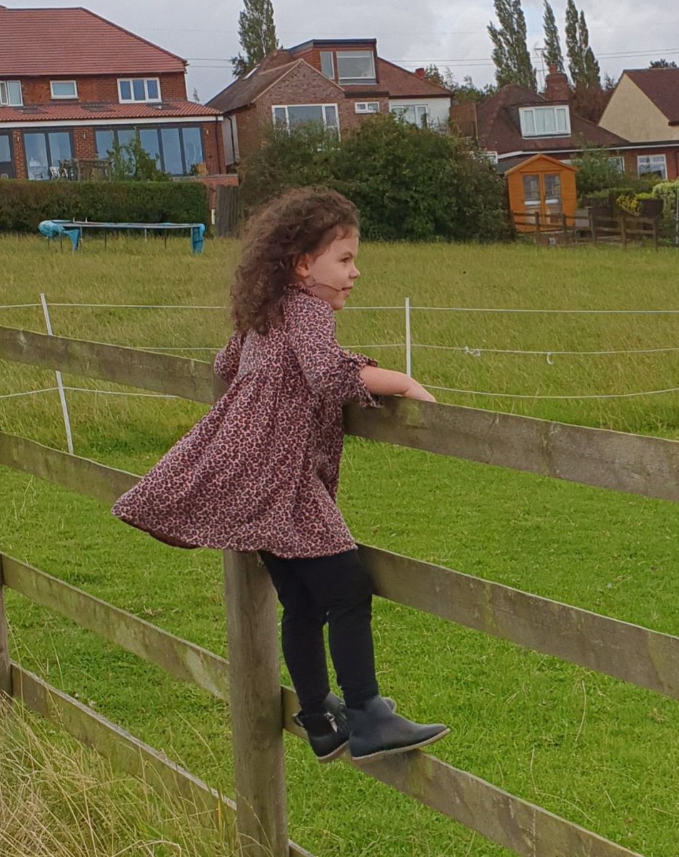 mattsmarathon's tweet photo. My granddaughter looking for our @TUIUK refund from March 17th. Told her we will book another holiday when I get it https://t.co/Z5xrQUTELk