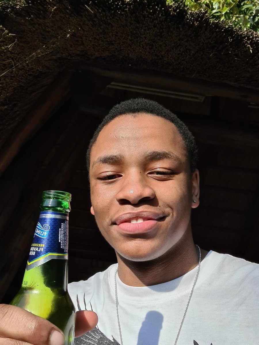 ughramik's tweet photo. Life is good, #icantbebothered https://t.co/3yvonv5yff