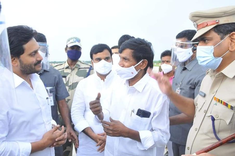NareshKolukula2's tweet photo. AP రజకులకు,#YSRCP పార్టీకి, మరియు ప్రభుత్వానికి అన్ని రకాలుగా ఉపయోగపడుట కోసం ఆంధ్రప్రదేశ్ రాష్ట్ర రజక కార్పోరేషన్ చైర్మన్  యువ నాయకుడు రాష్ట్రYSRCP,BC జనరల్ సెక్రటరీ లోగిడి జయన్నకు అవకాశం ఇవ్వండి @SRKRSajjala @Mopidevi_MP 
@VSReddy_MP @KrishnamurthyJ
@AndhraPradeshCM @ysjagan https://t.co/hz0UGhbkfG