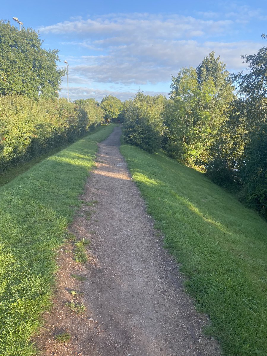 Stephen_OCC's tweet photo. So I decided to continue to 10k. Just finished week 9 (of 14)day 3 of #10k #Trainer #run #running #health #fitness #localrun #SundayThoughts #SaturdayVibes #SundayMotivation #runningmotivation #GoalsInSight 🏃🏾‍♂️🏃🏾‍♂️ https://t.co/ptcluv6qlw