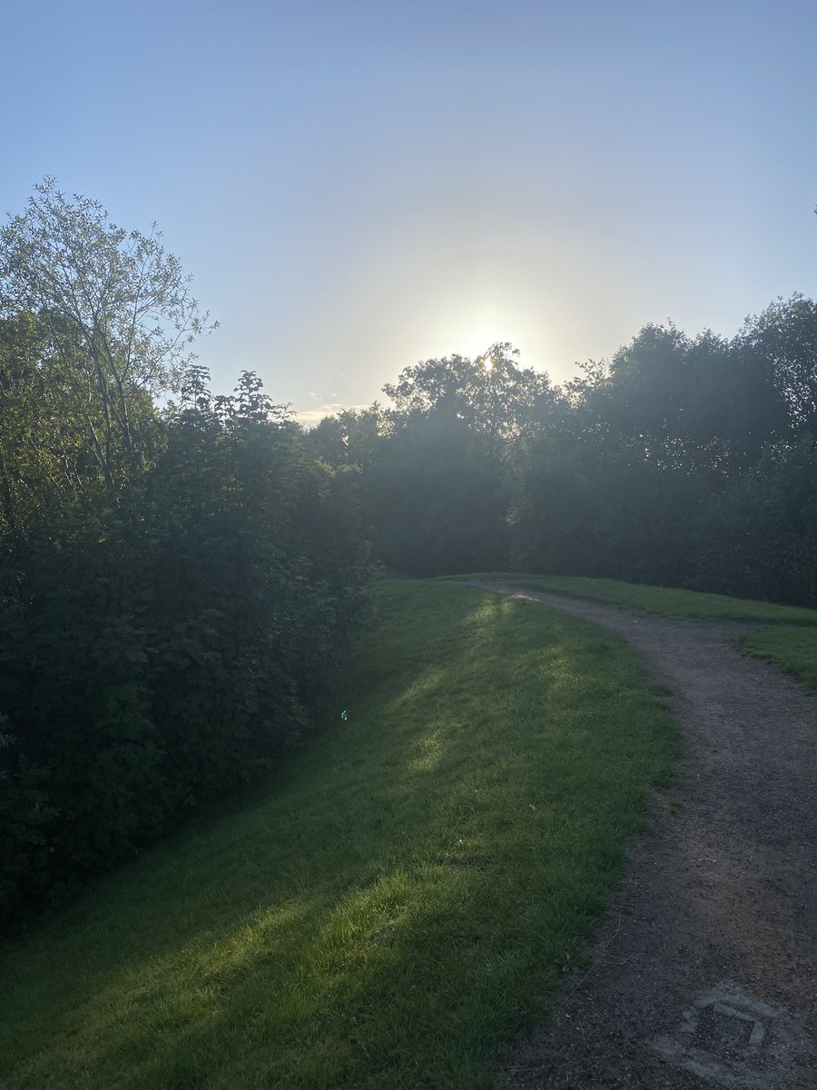 Stephen_OCC's tweet photo. So I decided to continue to 10k. Just finished week 9 (of 14)day 3 of #10k #Trainer #run #running #health #fitness #localrun #SundayThoughts #SaturdayVibes #SundayMotivation #runningmotivation #GoalsInSight 🏃🏾‍♂️🏃🏾‍♂️ https://t.co/ptcluv6qlw
